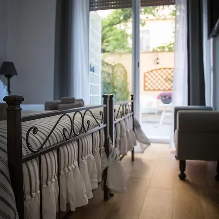 Bed & Breakfast La Piazzetta Delle Regine 3*