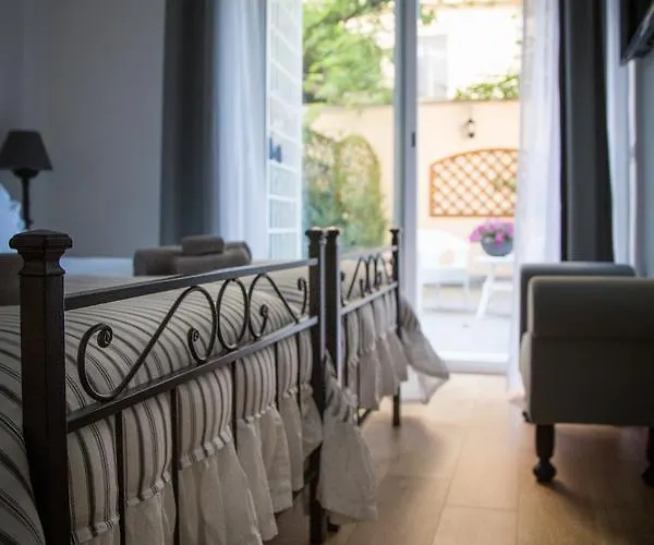 Bed and Breakfast La Piazzetta Delle Regine 3*