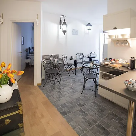 Bed & Breakfast La Piazzetta Delle Regine 2*