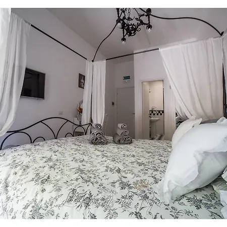 La Piazzetta Delle Regine Bed & Breakfast Řím