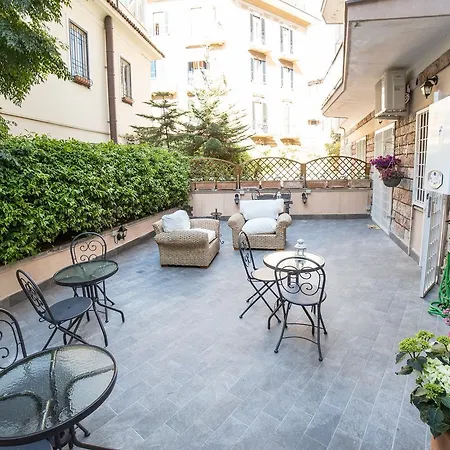 La Piazzetta Delle Regine Bed & Breakfast Řím